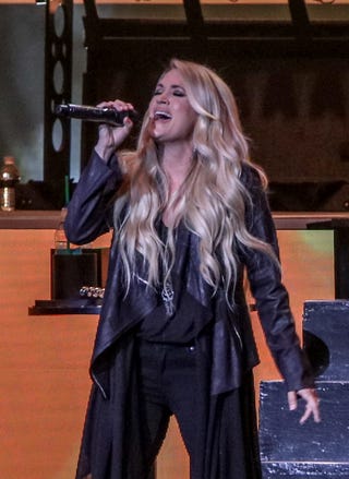 carrie underwood bebê a colisão