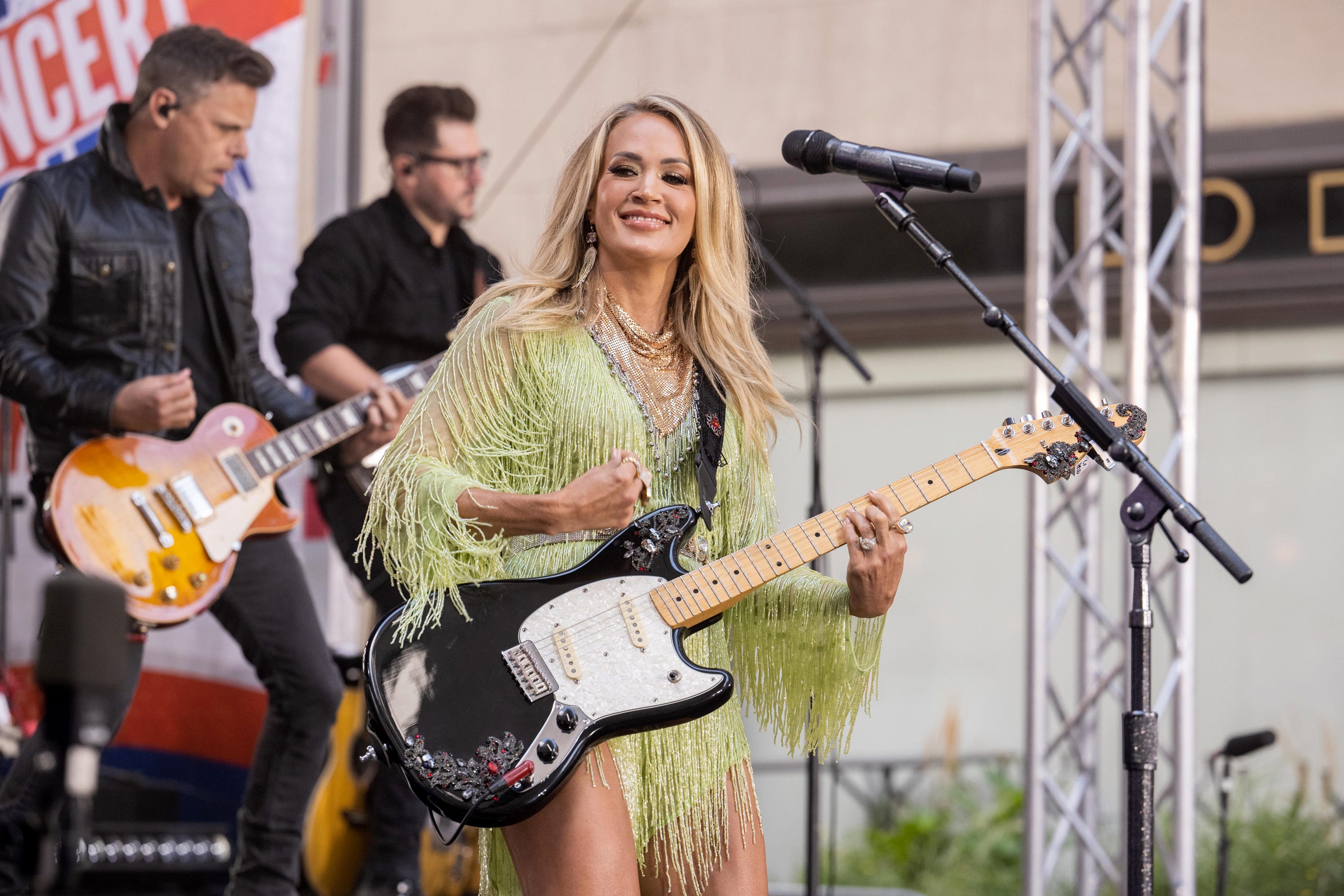 Can Carrie Underwood Really Play the Guitar?