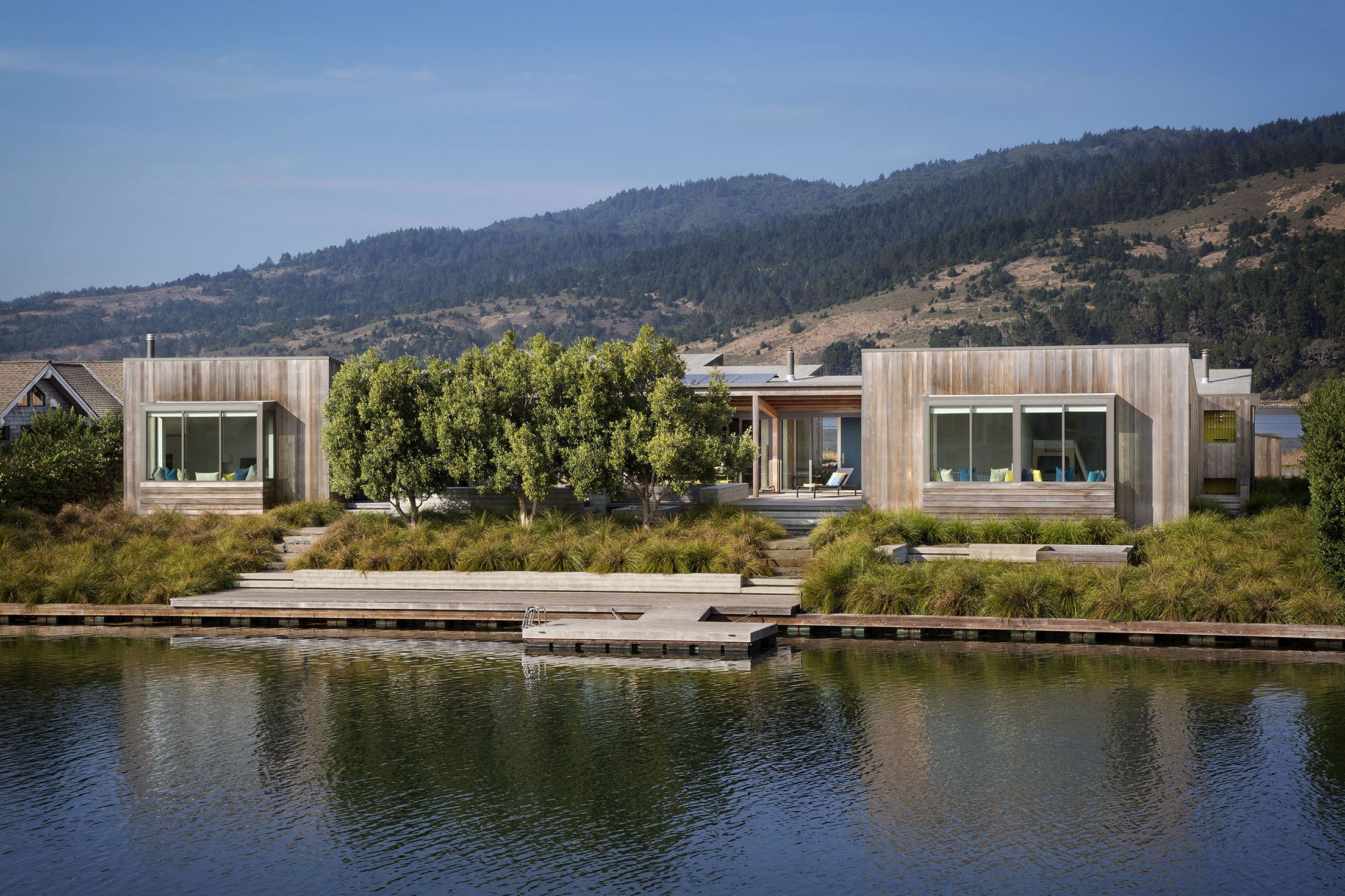 Una casa junto al lago