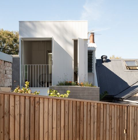 una casa pequeña con diseño sostenible de 3, 6 m de ancho, en australia