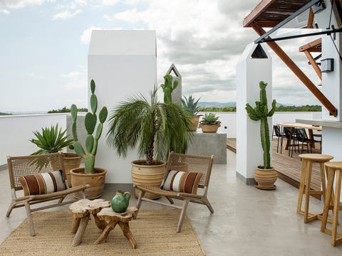 casa en ibiza de estilo natural mediterráneo y terraza