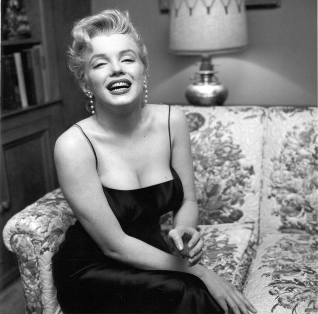 los angeles   march 3 movie star marilyn monroe hosts a press party held at her home on march 3, 1956 in los angeles, california photo by earl leafmichael ochs archivesgetty images