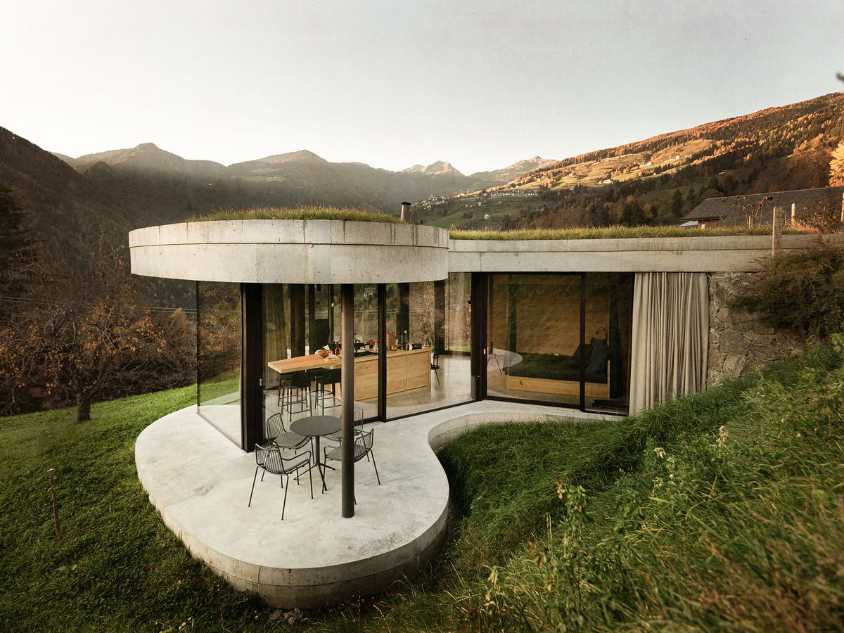 Una casa en el Tirol moderna y sostenible con tejado verde