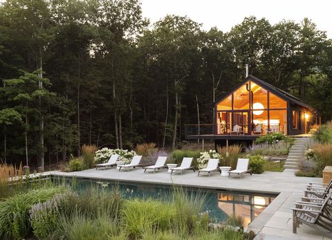 Una casa pasiva con piscina y estilo rústico muy eco-friendly
