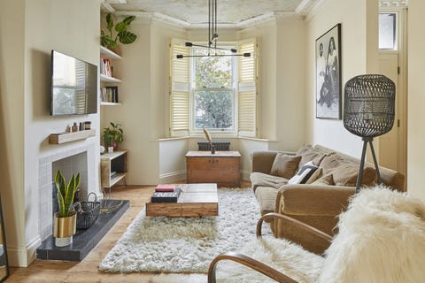 Una casa victoriana con terraza y decoración boho