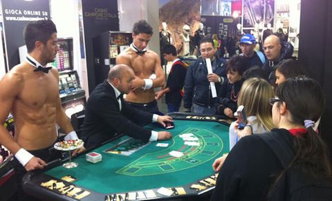Hair, Head, Indoor games and sports, Poker table, Table, Barechested, Poker, Gambling, Games, Casino, 