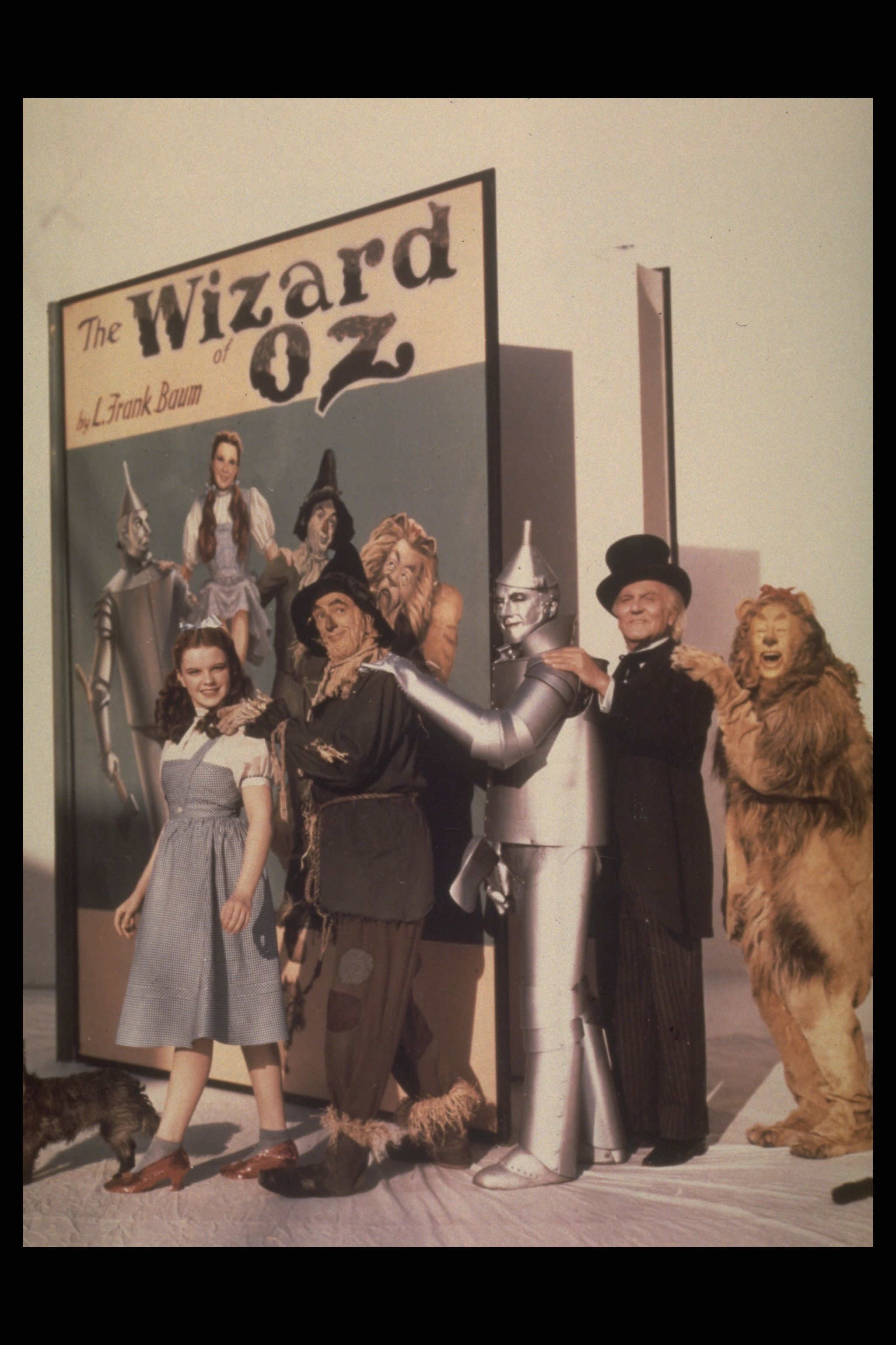 40 Behind The Scenes Photos Of The Wizard Of Oz Rare Wizard Of Oz Photos