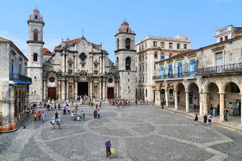 cathedral square la habana cuba
