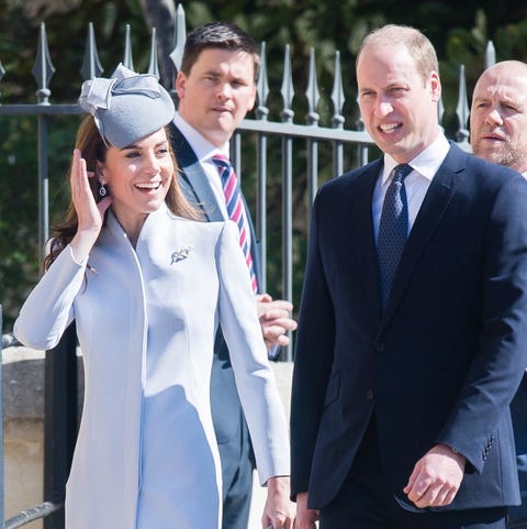 Kate Middleton's Curtsy to the Queen on Her Birthday - Kate Wears Blue ...