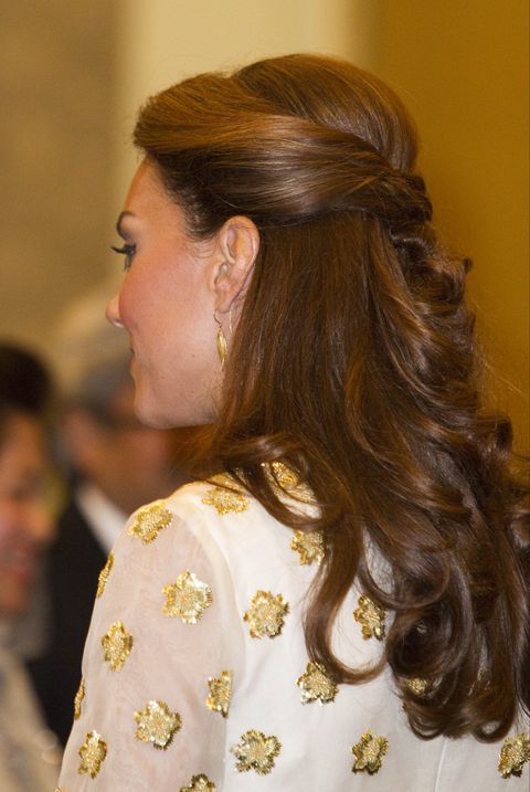 catherine-duchess-of-cambridge-attends-an-official-dinner-news-photo-151962010-1563374921.jpg