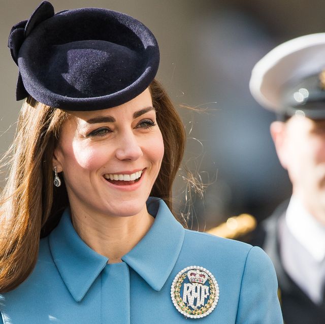 10+ Photos of Kate Middleton Wearing Brooches - Kate Middleton's Best ...