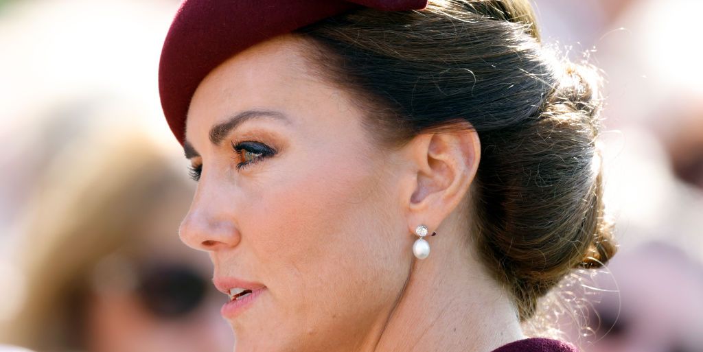 Kate Middleton wears an outfit in this distinctive autumn color