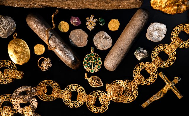 multitude of objects found in 1600s spanish sunken galleon