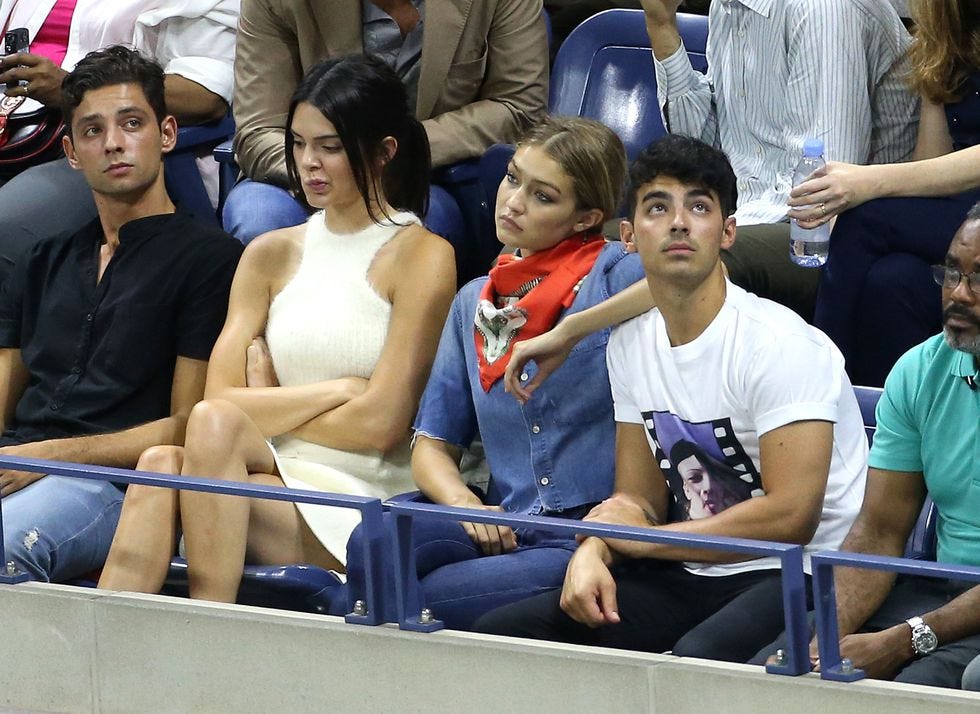 20 super boring celebrities watching live sports