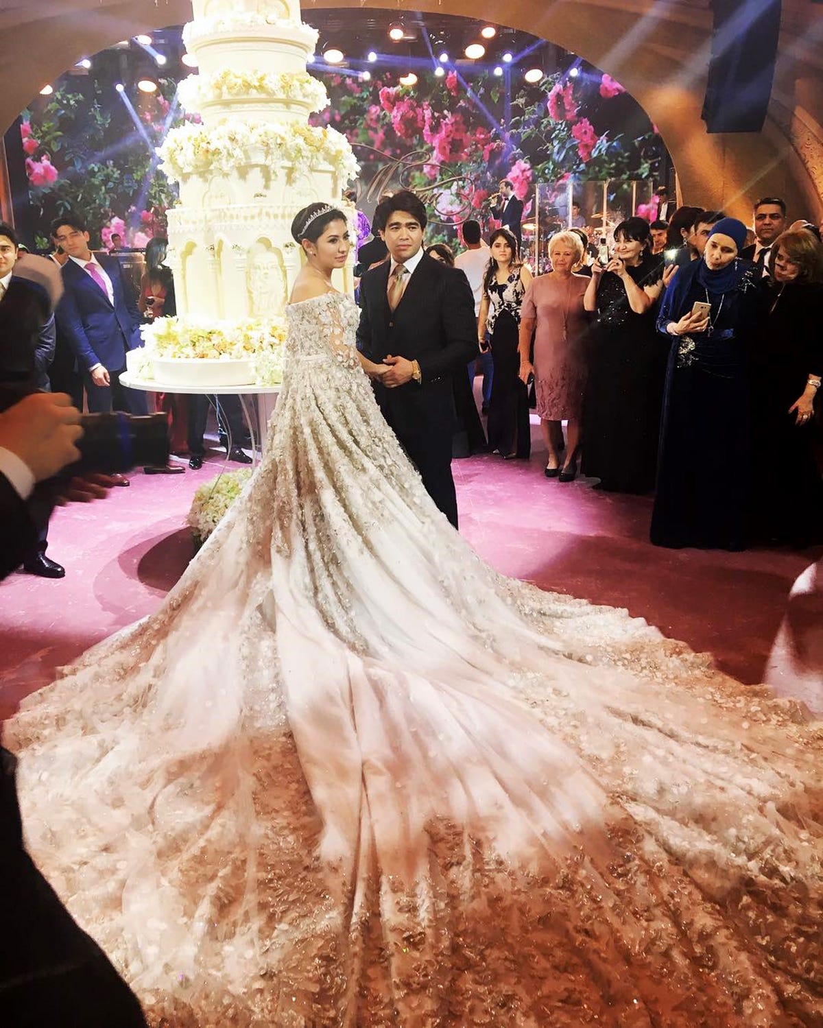 Gawk At This Russian Heiress S 600 000 Wedding Dress