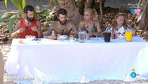 Event, Fun, Leisure, Table, Tablecloth, Meal, Vacation, Lunch, Party, Event, Fun, Leisure, Table, Tablecloth, Meal, Vacation, Lunch, Party,