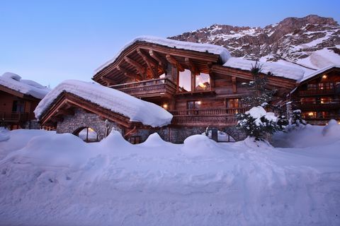 Snow, Winter, Freezing, Home, Ski resort, House, Sky, Mountain, Log cabin, Hill station, 