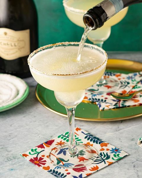 sparkling margarita with green plates and floral napkins