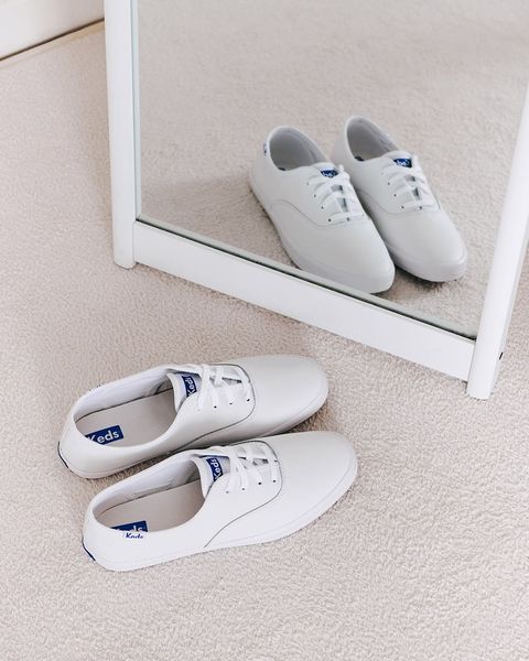 經典藍白不只是品牌代表色，也是清新優雅的象徵，在這個特別的月份一起祝keds生日快樂，徜徉藍調時光讓你心動一整個夏天！百搭小白鞋！平底厚底兩種風格一次掌握。 ﻿ ﻿