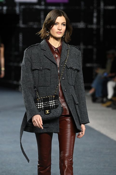 chanel fall winter 2022 houndstooth tweed bag