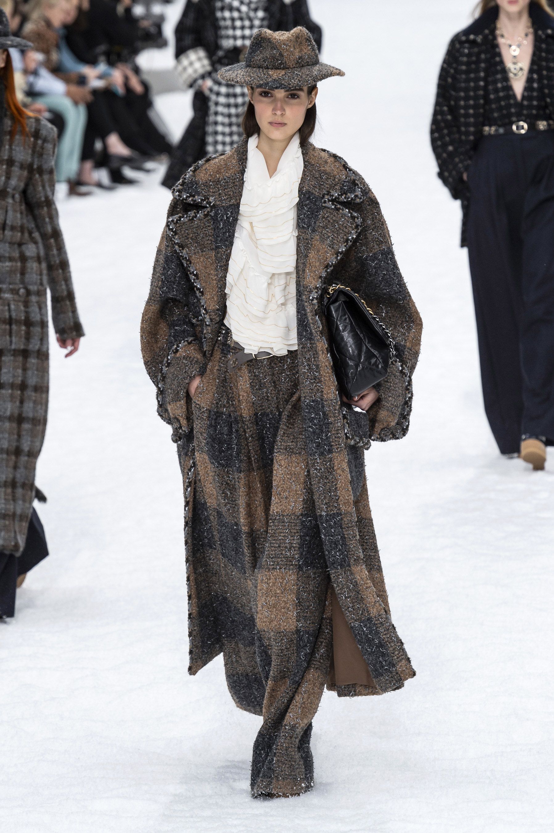 カール・ラガーフェルドによる最終章。シャネルの2019-20年秋冬 ...