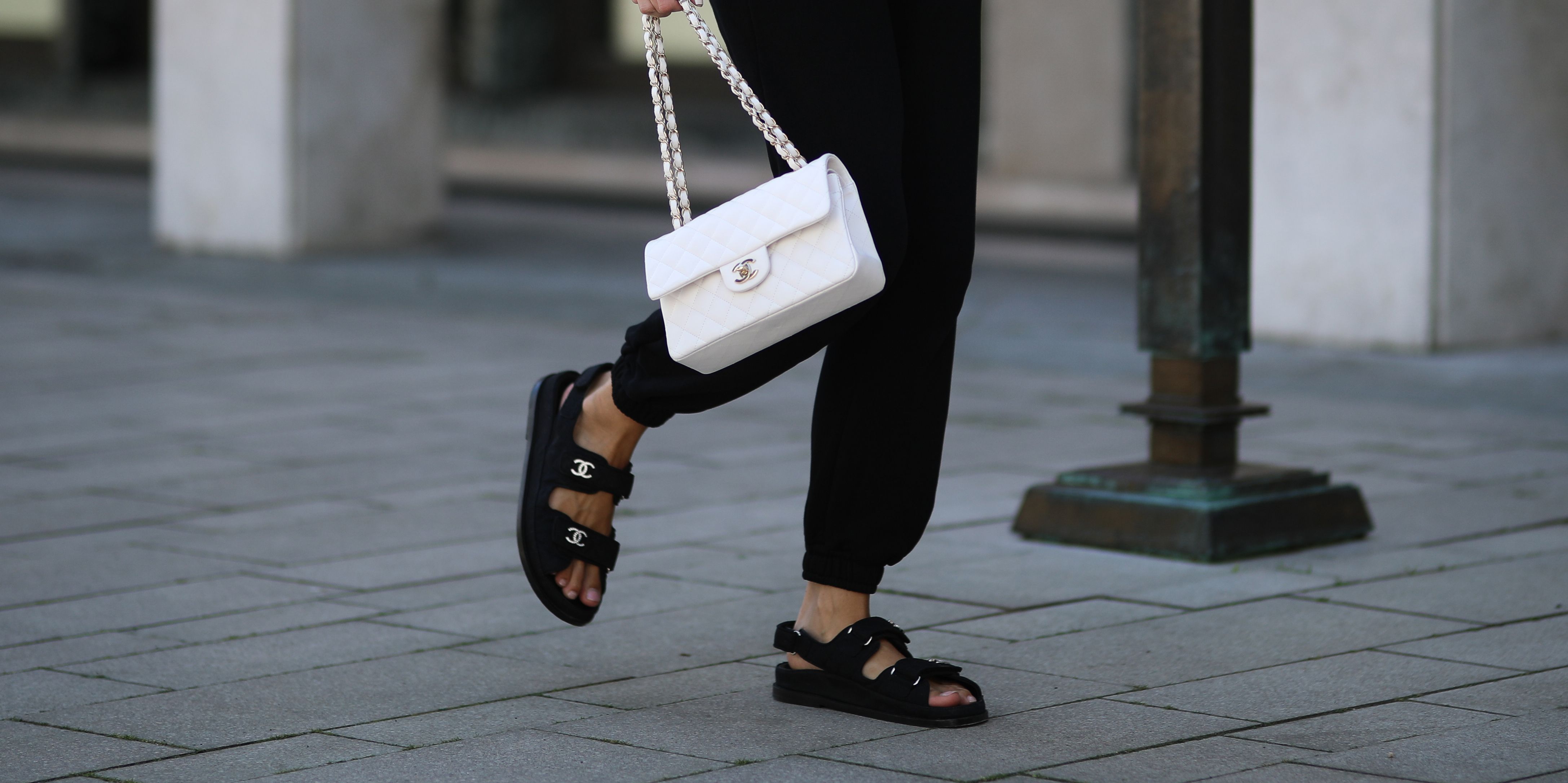 Edele agitatie Port Déze comfortabele sandalen van Chanel zie je deze zomer overal
