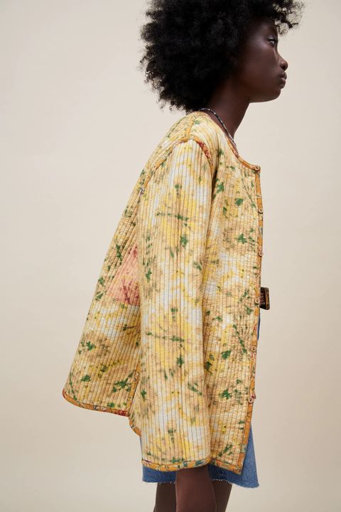 La chaqueta reversible de flores de primavera en Zara
