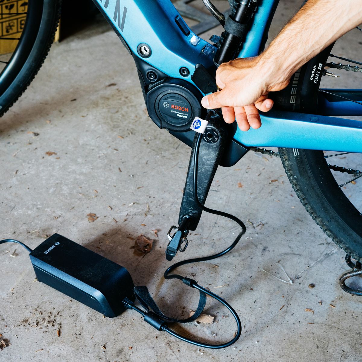 gallon Wonderbaarlijk aansluiten Opladen van de batterij van je elektrische fiets - Let hierop