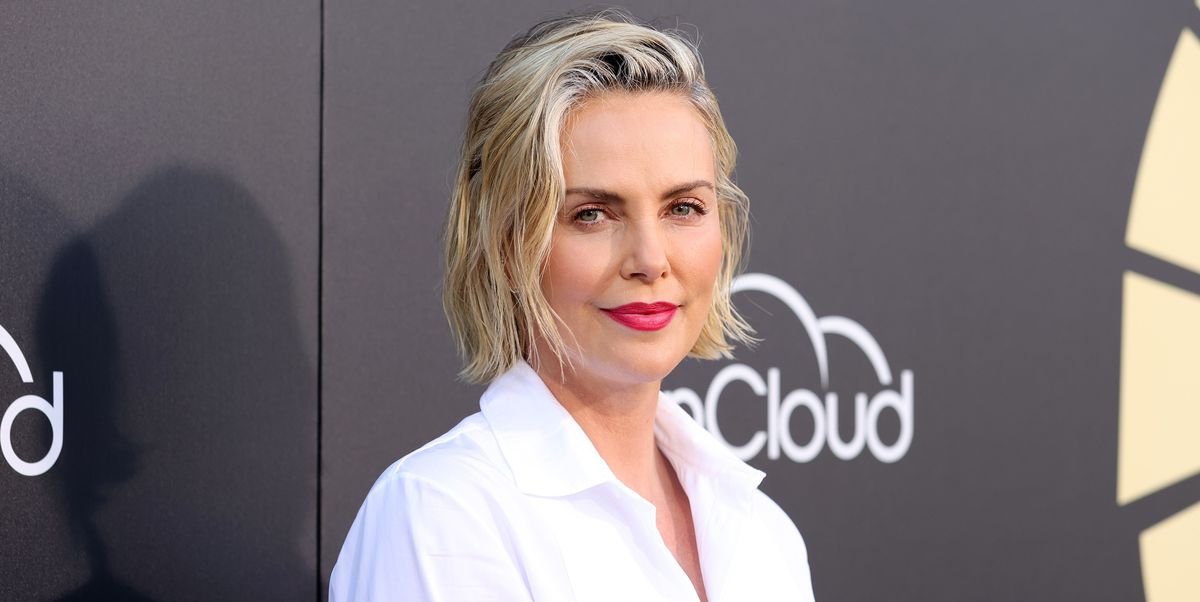 Charlize Theron debuts striking hair for Netflix The Old ...