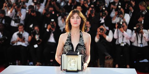 Charlotte Gainsbourg entrevista, en la imagen recogiendo la palma de oro en cannes a mejor actriz por anticristo de lars von trier