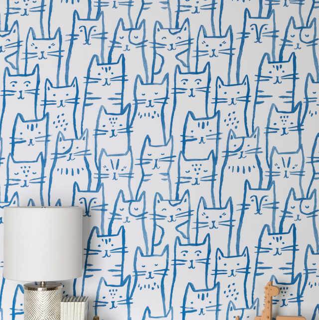 Wallpaper with kitten pattern in blue and white