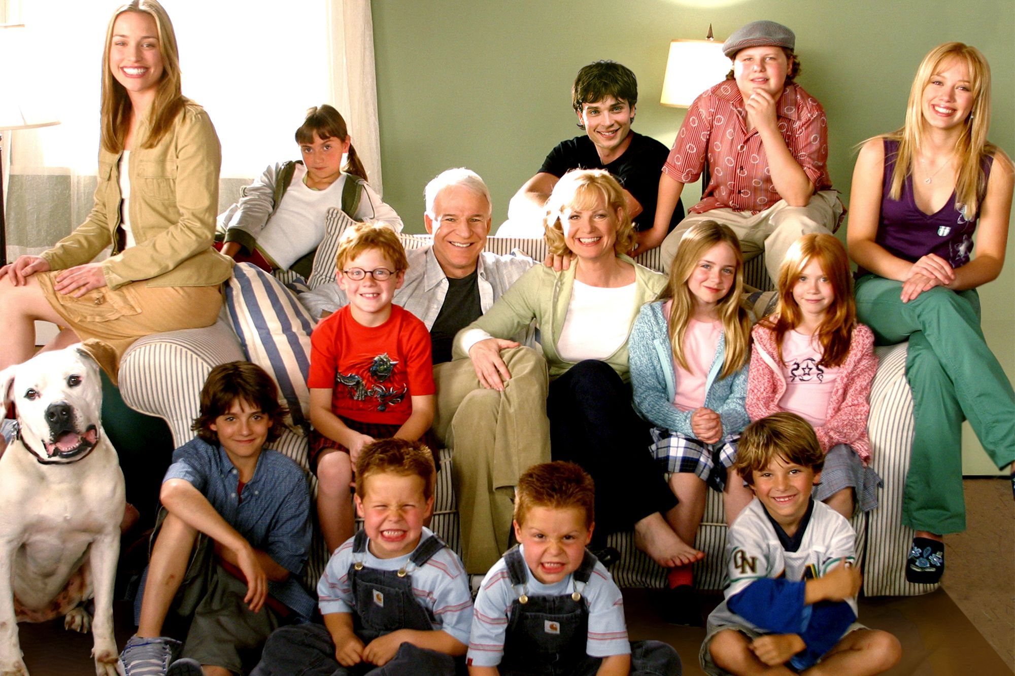 Hilary Duff Alyson Stoner And The Rest Of The Cheaper By The Dozen Cast Reunited For The Ultimate Video