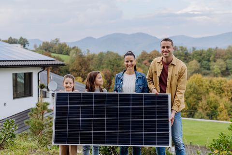 una familia apuesta por las placas solares