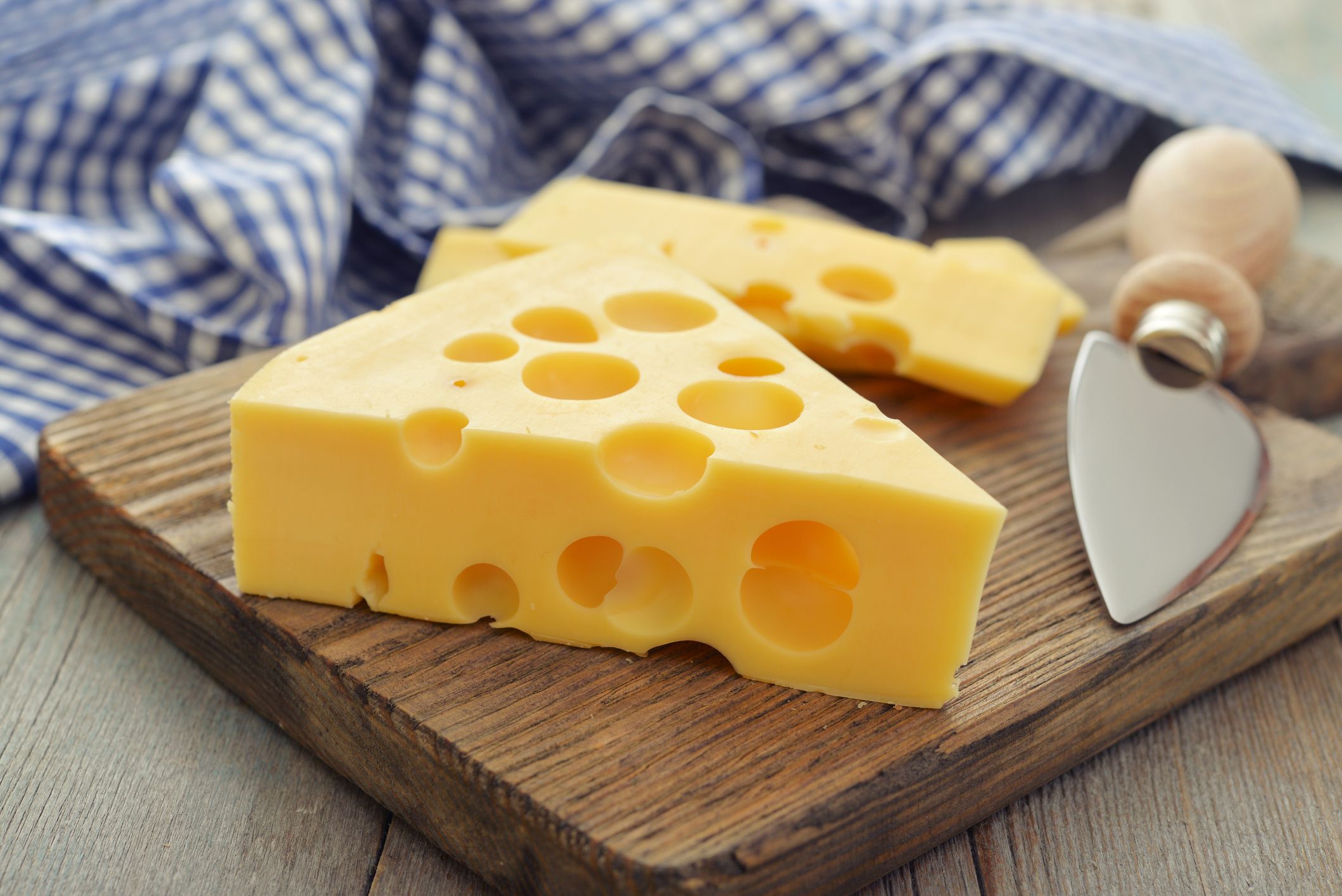 Hoe komen er gaten in een kaas?