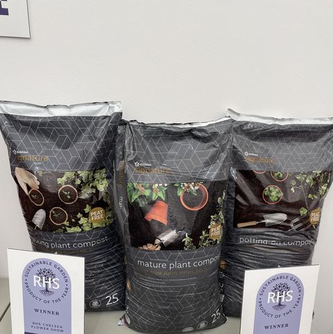 chelsea flower show 2022 sustainable garden product of the year, peat free john innes compost range by dobbies garden centres