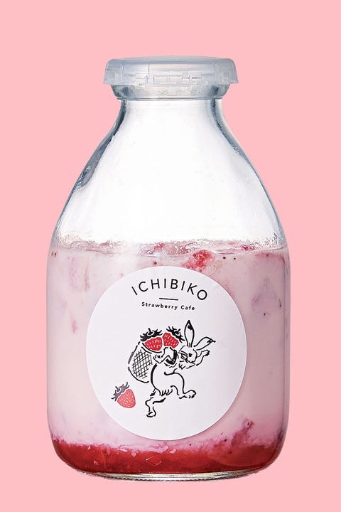 ボトルで飲む いちごミルク が今 アツい Elle Gourmet エル グルメ ボトルで飲む いちごミルク が今 アツい Elle Gourmet エル グルメ