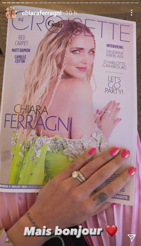 Manicure Chiara Ferragni w kolorze fuksji i złota
