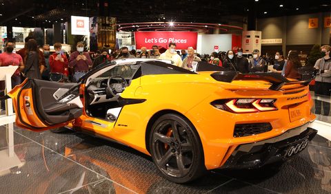 chevrolet corvette stingray attracts admirers in chicago