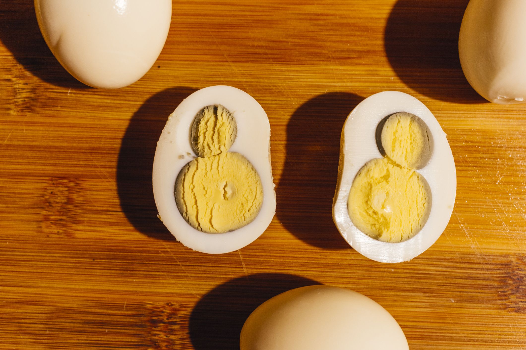 双子の卵 二黄卵って見たことある その発生理由と確率を卵の専門家が解説 Elle Gourmet エル グルメ
