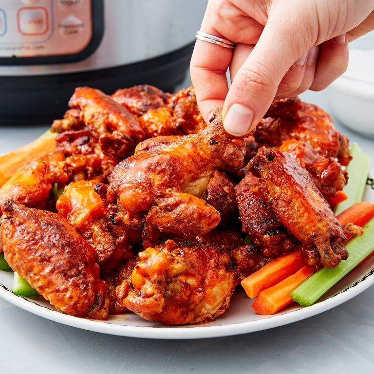 over Bunke af Vær tilfreds 36 Easy Homemade Chicken Wing Recipes - How to Make Chicken Wings
