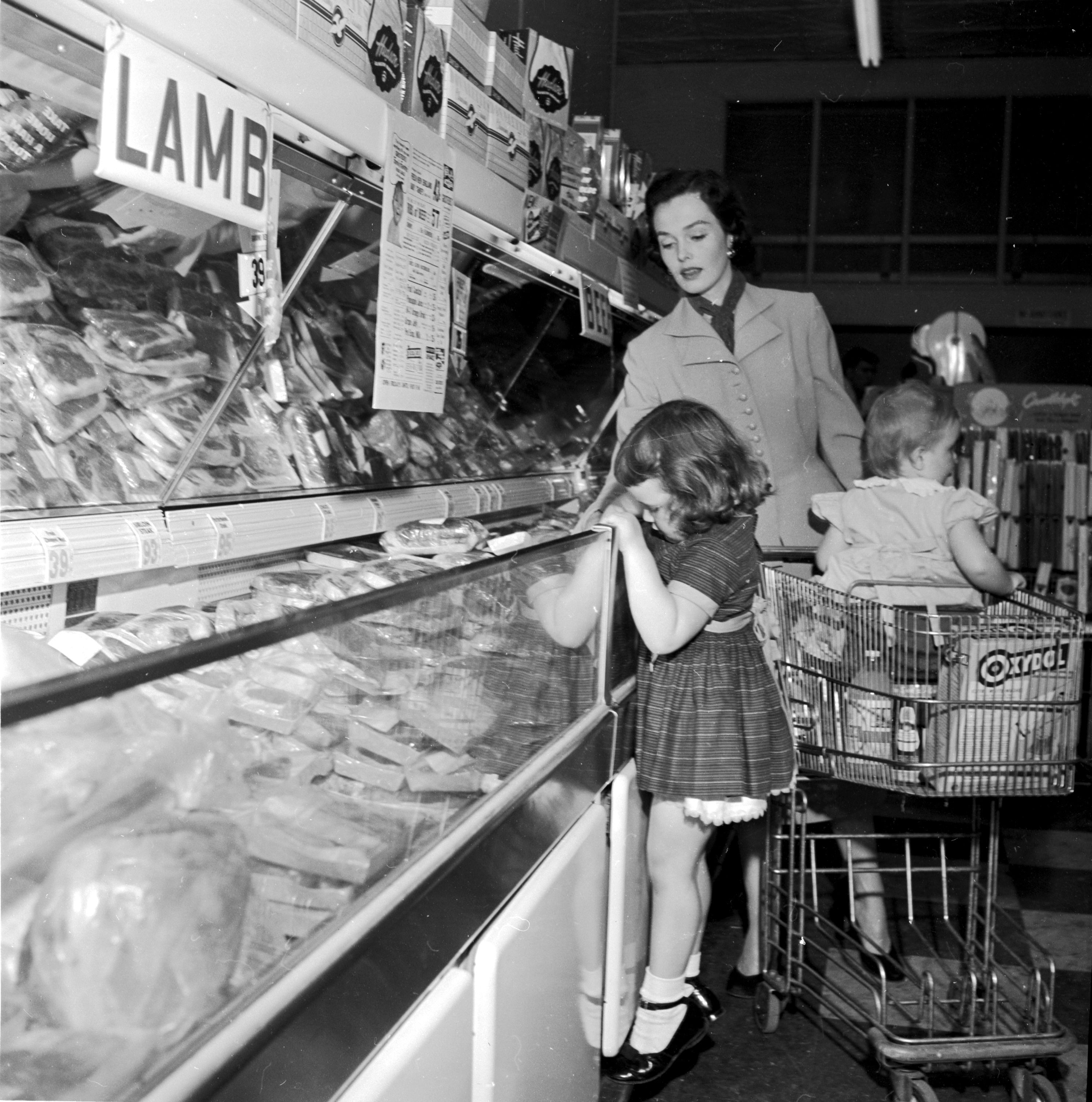 These 40 Photos Show How Grocery Stores Have Changed Over The Years