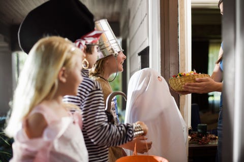 kids trick or treating on halloween