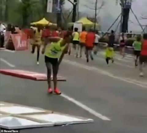 helicopter causes havoc at marathon