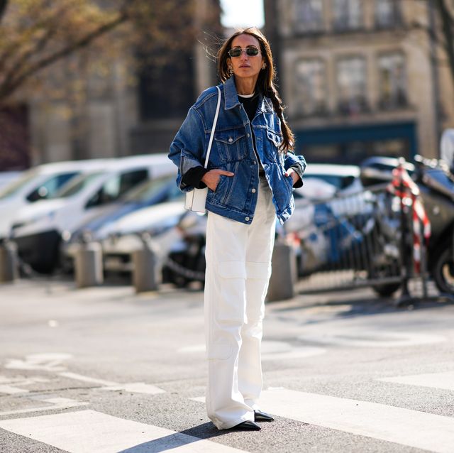 17 Best Jean Jacket Outfits For In 2022, Per Stylists