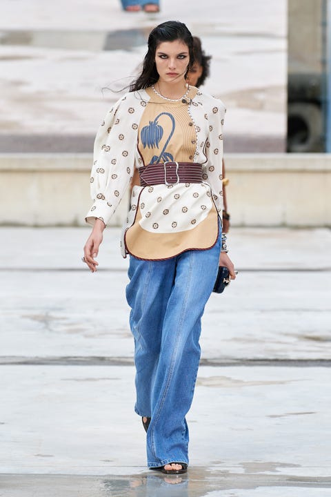 デニムがトレンドにカムバック シルエット デザイン カラー別 おすすめジーンズのコーディネートまとめ 21春夏最新 デニムがトレンドにカムバック シルエット デザイン カラー別 おすすめジーンズのコーディネートまとめ 21春夏最新