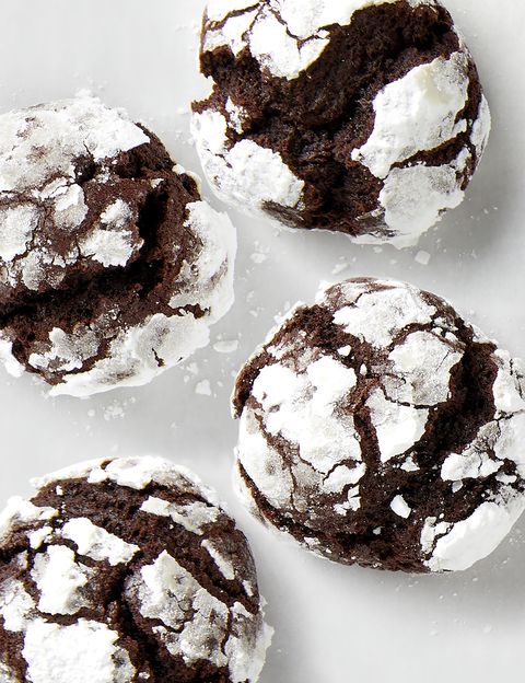 chocolate crinkle cookies with powdered sugar