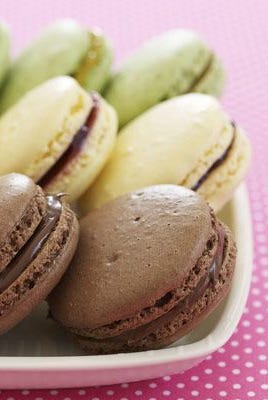 chocolate hazelnut macarons