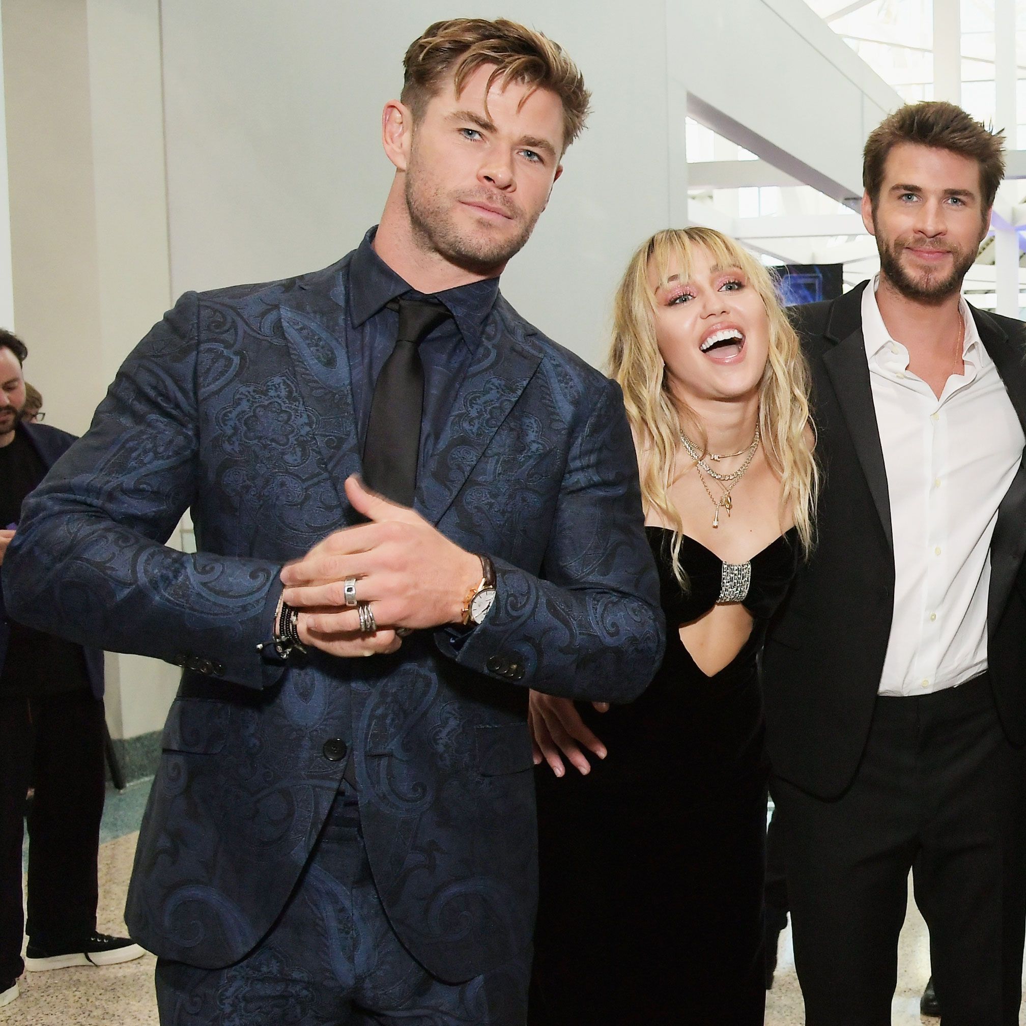 Chris Hemsworth Recently Talked About His Brother's Divorce And Well, Took A Dig At Miley Cyrus As Well! Check out what he had to say! 8