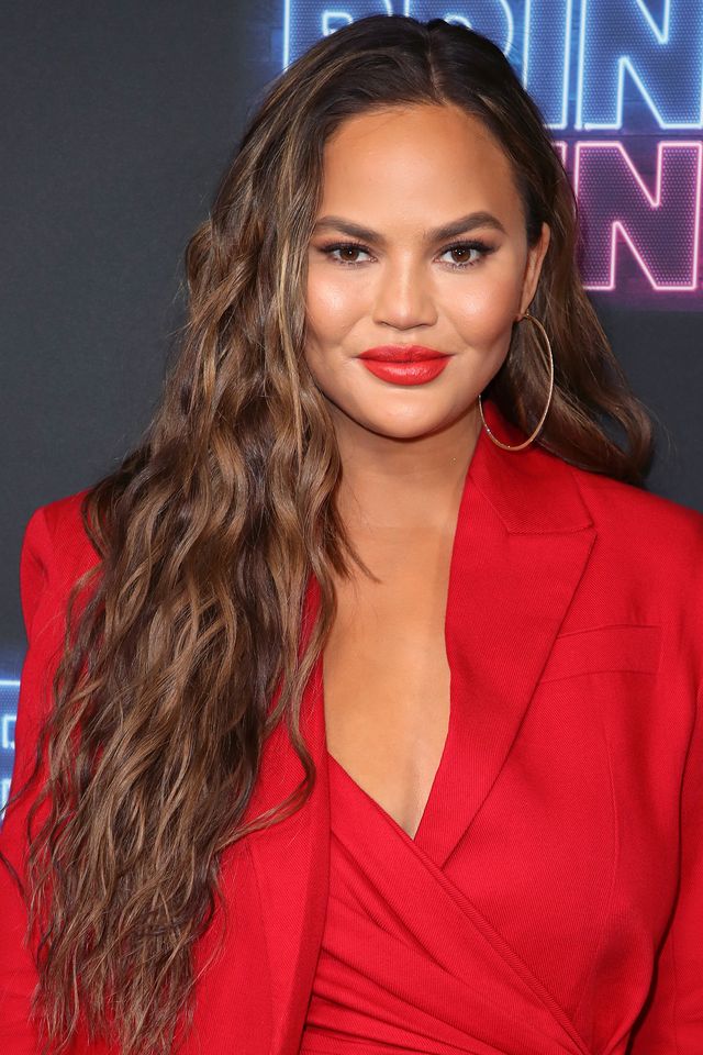 Chrissy Teigen's debuts shorter hair with a fresh, feathered cut