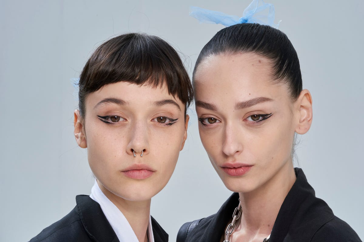 Dior SS22 Beauty Nodded To The Swinging Sixties And The Return Of 'Raw ...